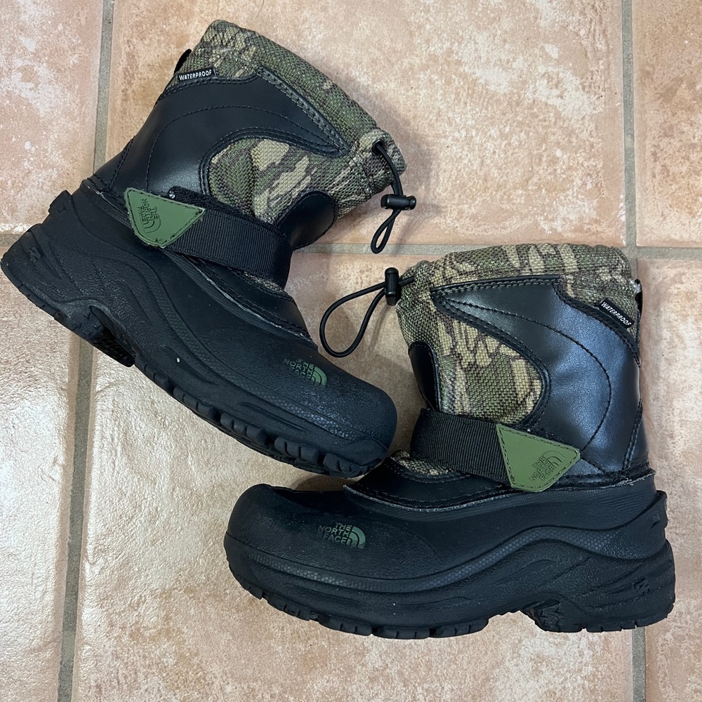 The North Face kids size 13 winter snow boots in tree bark camo print